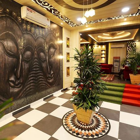فندق Chinhatفي  The Grand Orion المظهر الخارجي الصورة