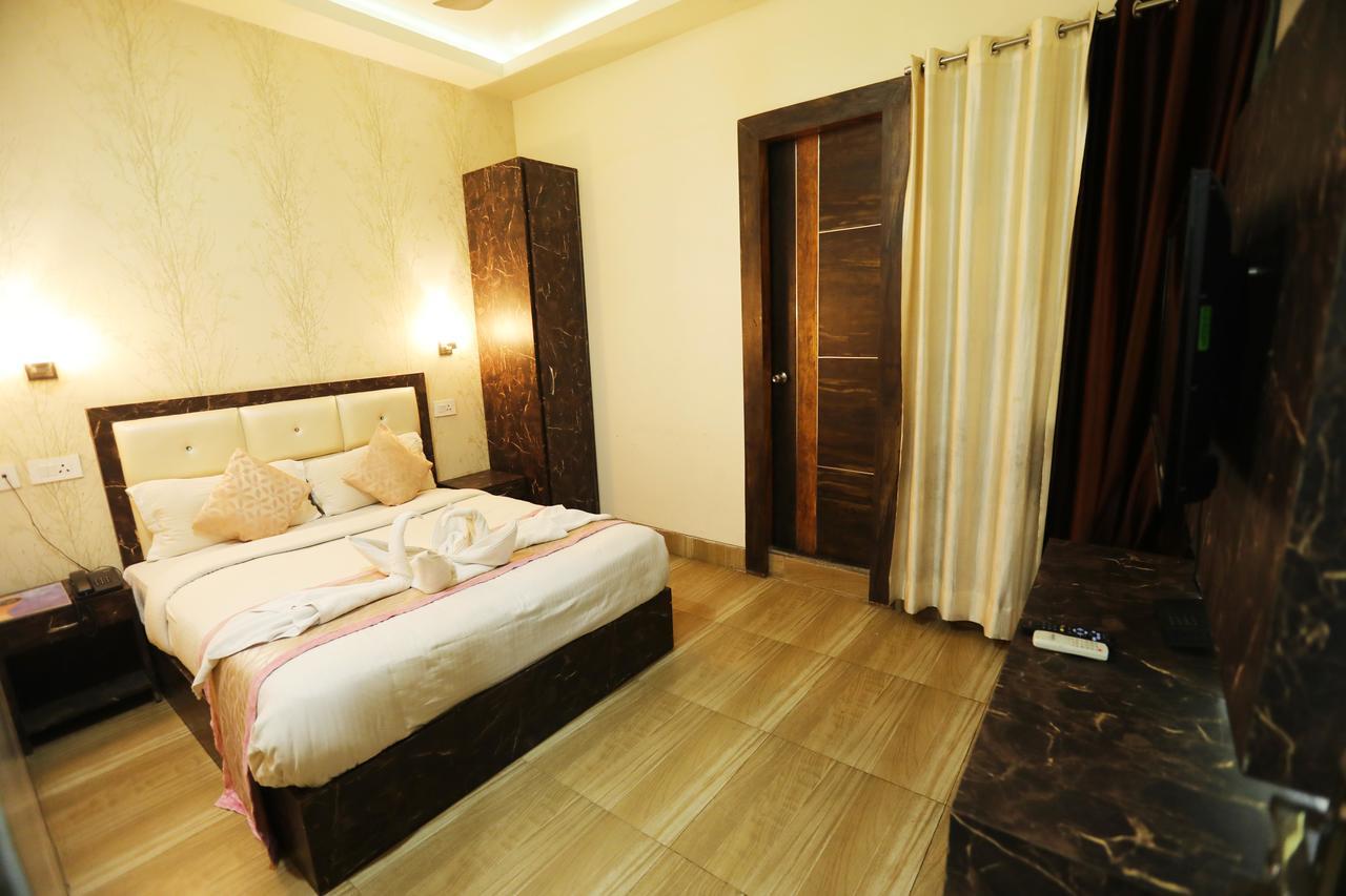 فندق Chinhatفي  The Grand Orion المظهر الخارجي الصورة