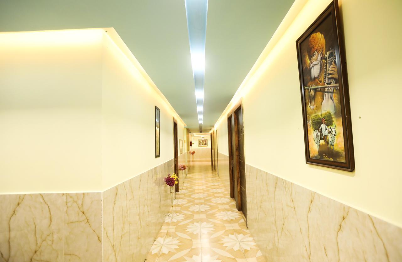 فندق Chinhatفي  The Grand Orion المظهر الخارجي الصورة